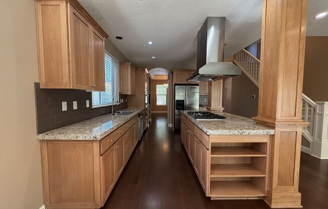 3Bd/ 2.5Ba North Bethany Home ~ 2 Car Garage, Fenced Backyard, Fabulous Kitchen