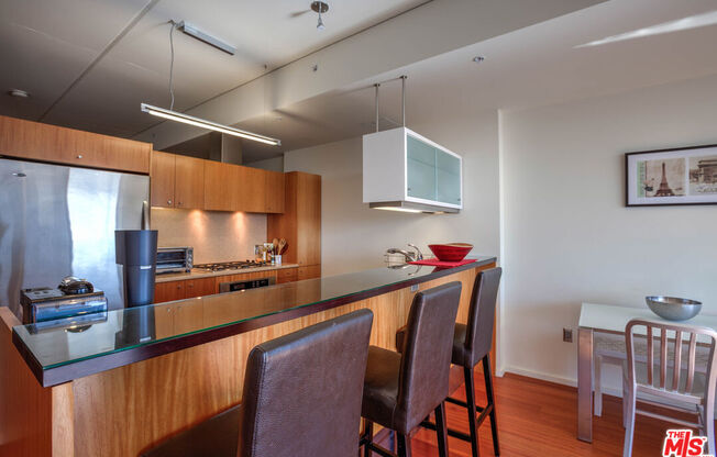 1 bed, 1 bath, 970 sqft, $2,700, Unit 707