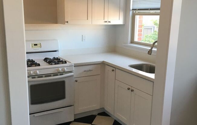 1 bed, 1 bath, 600 sqft, $1,995, Unit 210