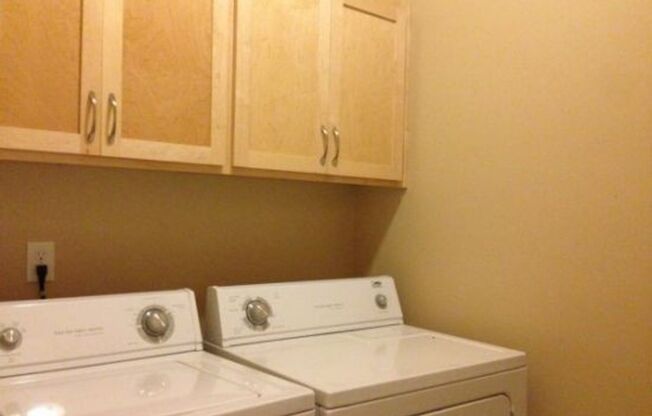 3 beds, 2 baths, 967 sqft, $2,400, Unit 305