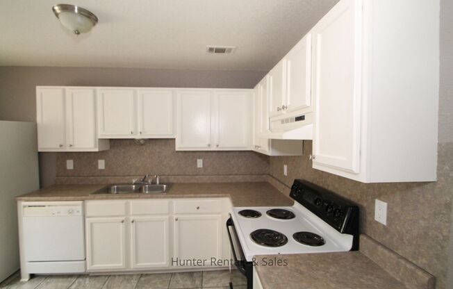 2 beds, 1.5 baths, $850, Unit Unit C