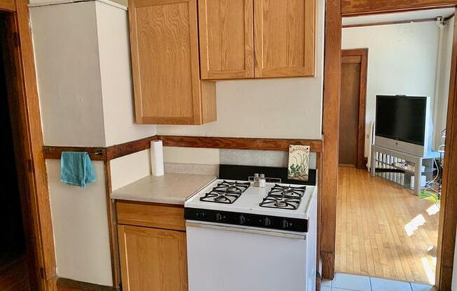 3 beds, 1 bath, $2,400, Unit #3