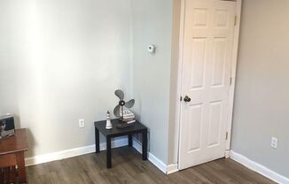 3 beds, 1 bath, 1,000 sqft, $1,250, Unit Unit 2