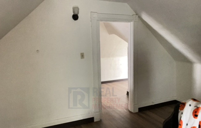 2 beds, 1 bath, $1,200