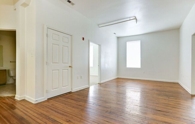 2 beds, 1 bath, 767 sqft, $1,075