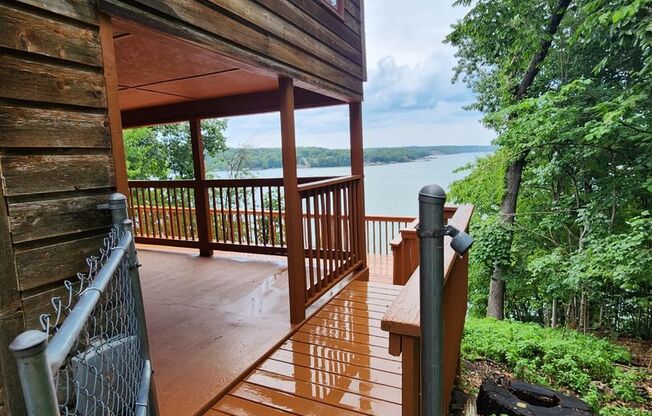 Lakefront 3 bedroom home for rent at the Lake