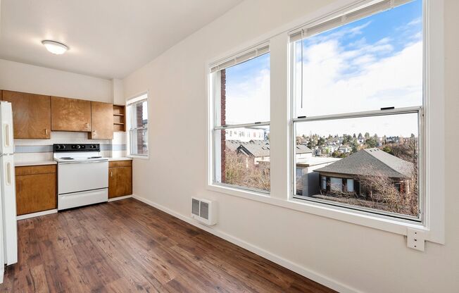 Studio, 1 bath, 400 sqft, $1,250, Unit C03