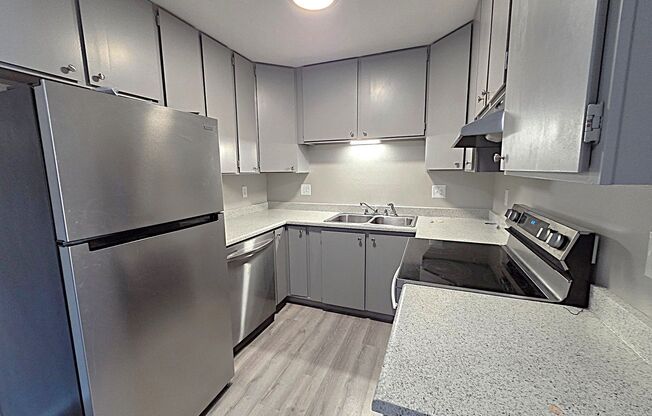 Florence @ 26th Ave 2 Bed | 1 bath - Central AC + In Unit Laundry