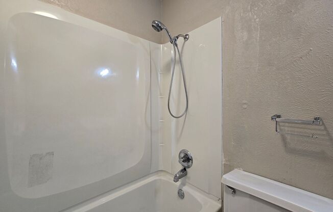 1 bed, 1 bath, $700, Unit 2214 Wheeler Ave - Unit B