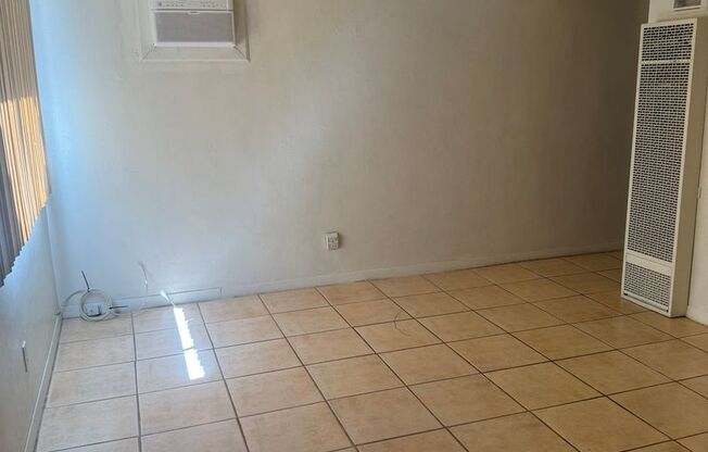 Studio, 1 bath, 500 sqft, $750