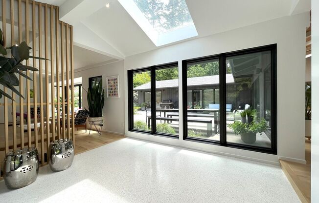 Sleek, Stylish & Surrounded by Green – The Perfect Private Escape