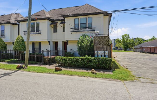 Awesome Two Story town home located in the heart of the city!