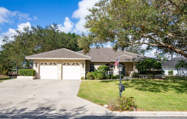 ** LELY COUNTRY CLUB ** 3 BED + DEN / 2 BATH - POOL HOME - SEASONAL OR SHORT TERM RENTAL