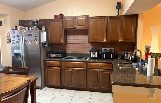 Charming 3-Bedroom, 2-Bath Villa with Serene Waterview in Jade East
