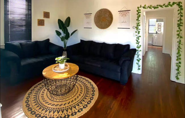 1309 BANGS AVE
