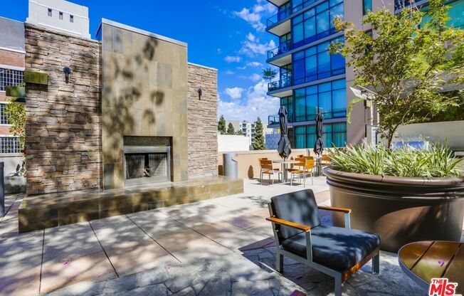 1 bed, 1 bath, 800 sqft, $2,550, Unit 819
