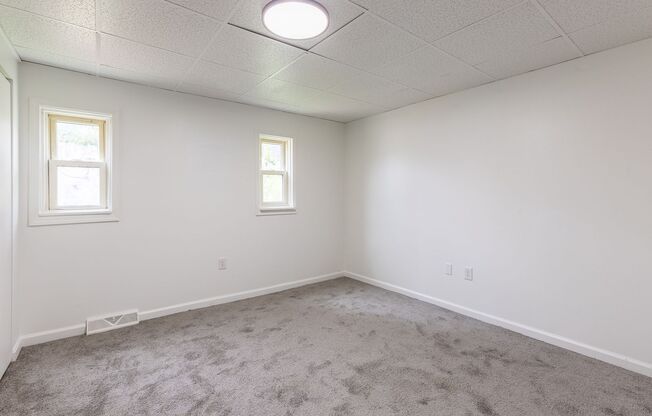 2 beds, 1 bath, $1,299, Unit Apt 1