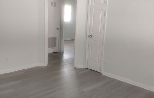 2 beds, 1 bath, $1,395, Unit 3270-05