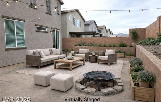 HENDERSON HOME WITH A BEDROOM & FULL BATHROOM DOWNSTAIRS!!