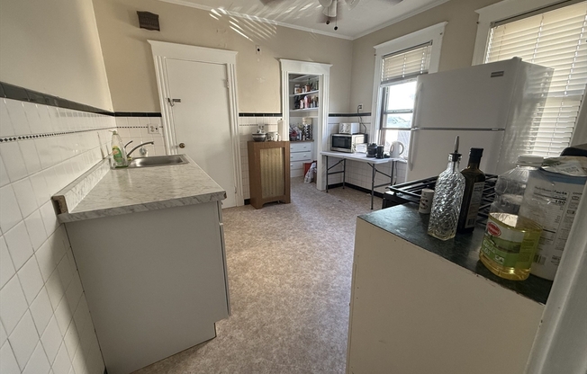 4 beds, 1 bath, 1,000 sqft, $4,200, Unit 2