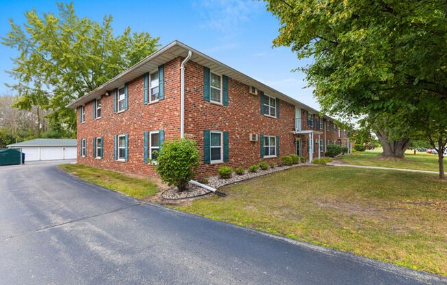 2 beds, 1 bath, $1,175, Unit 1193-02