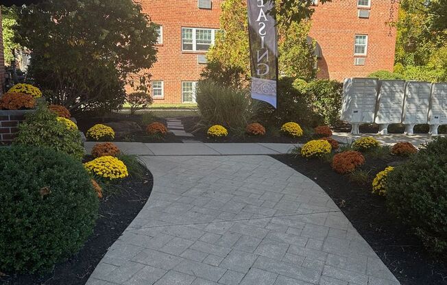 2 beds, 1 bath, 930 sqft, $1,620, Unit C005