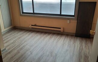 2 beds, 1 bath, $800, Unit 5