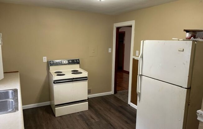 3 beds, 1 bath, $850