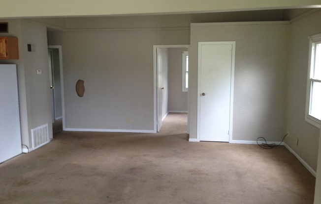 3 beds, 1 bath, $1,250