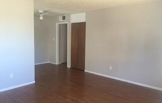 1 bed, 1 bath, 725 sqft, $825, Unit 946 N. Orange Unit C