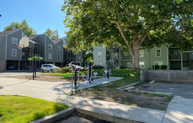 2 beds, 1 bath, 842 sqft, $1,444, Unit G-202 Davis 2 BD