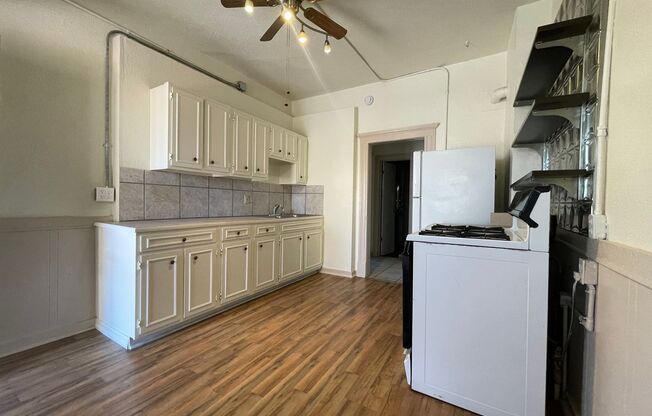 207 MIDWAY AVE