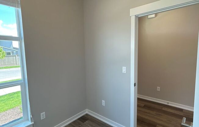 2 beds, 2 baths, 1,089 sqft, $2,295, Unit SFR 927 - 20689