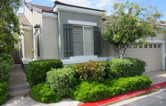 2 beds, 2 baths, $2,500