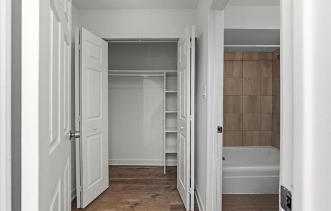 Studio, 1 bath, 475 sqft, $1,400, Unit 305