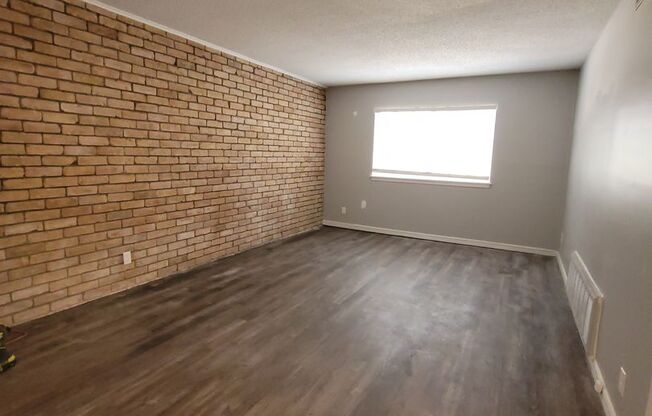 2 beds, 2 baths, 925 sqft, $1,300, Unit 122