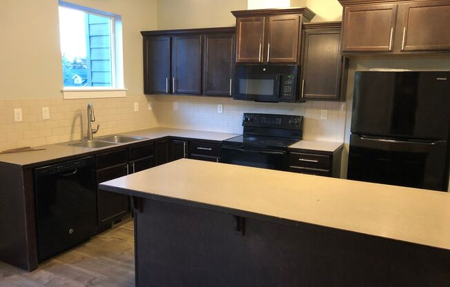 3 beds, 2 baths, 1,250 sqft, $2,359, Unit Unit 2