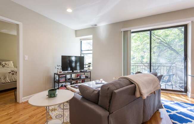 Affordable and Spacious one or two Bedroom Lincoln Square Apartments at Lincoln Square Commons