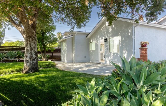 Chic 2BD/1BA ADU in Beautiful Granada Hills ***Fixed Water Bill***