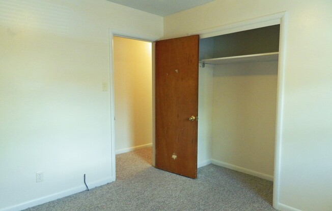 2 beds, 1 bath, 800 sqft, $1,100, Unit VAT1980-B