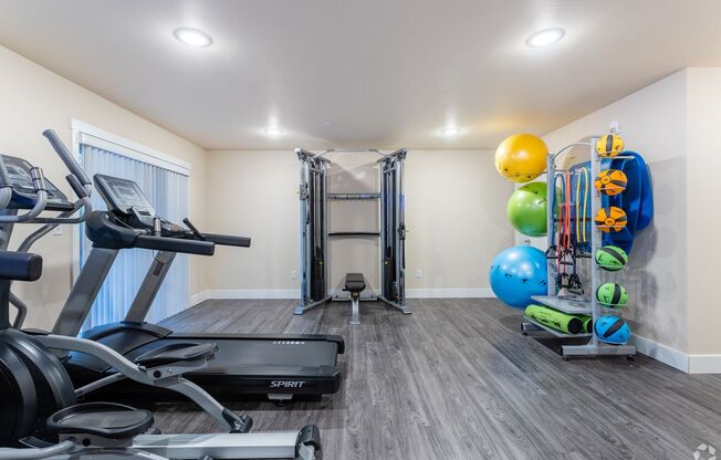 2 beds, 1 bath, 957 sqft, $1,695, Unit B21