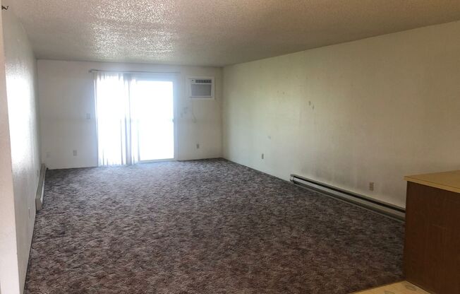 2 beds, 1 bath, 712 sqft, $1,050, Unit 38