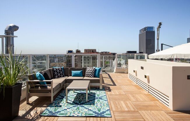 2 beds, 1 bath, 1,100 sqft, $3,100, Unit 306