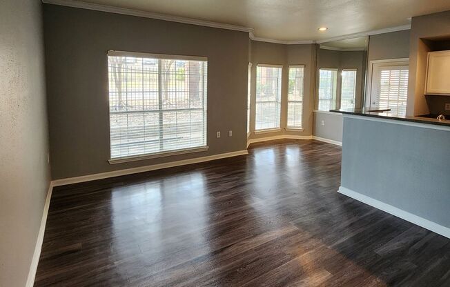 2 beds, 2 baths, 1,002 sqft, $1,795, Unit 403-u