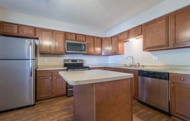 2 beds, 1 bath, 866 sqft, $810, Unit 0027