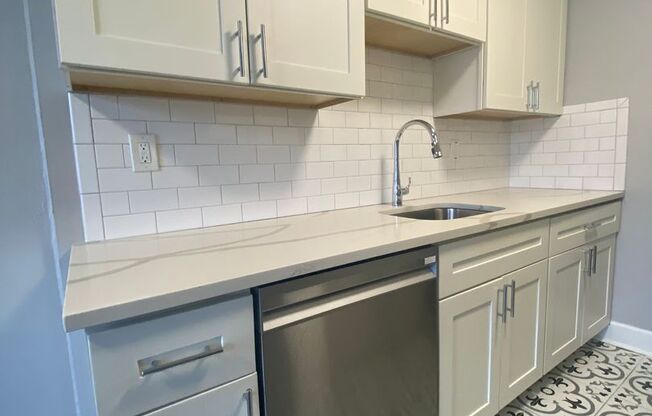 Studio, 1 bath, 465 sqft, $845, Unit 6244 Oakland Ave #310