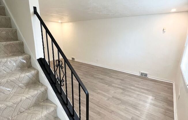 Updated 3 Bed, 1 Bath in Verona- Central Air and Huge Kitchen!!