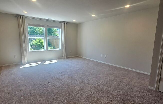 Move-In Ready 3 Bed, 2.5 Bath Home in Desirable Port Orchard Neighborhood