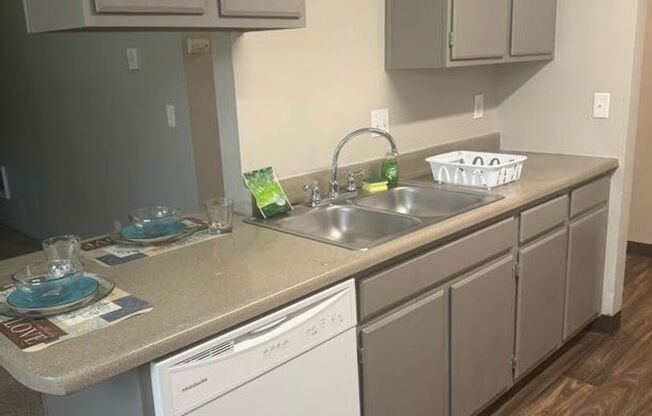 2 beds, 2 baths, 1,070 sqft, $1,675, Unit 12-101