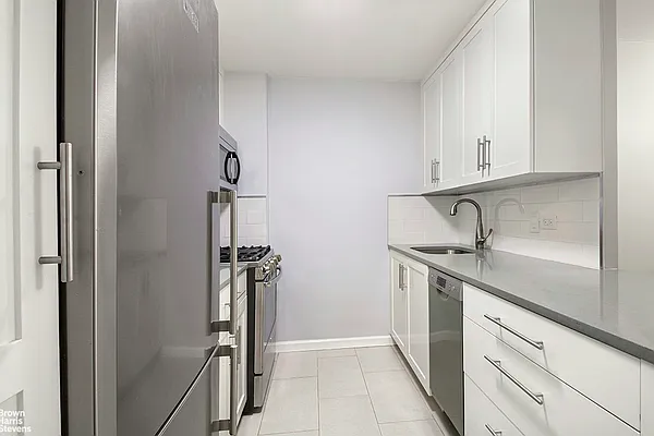 Studio, 1 bath, $5,300, Unit 1117